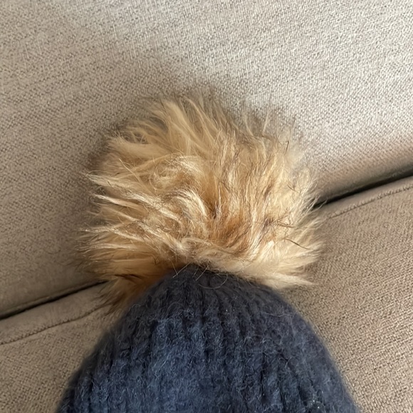 Navy blue winter hat - Picture 2 of 4